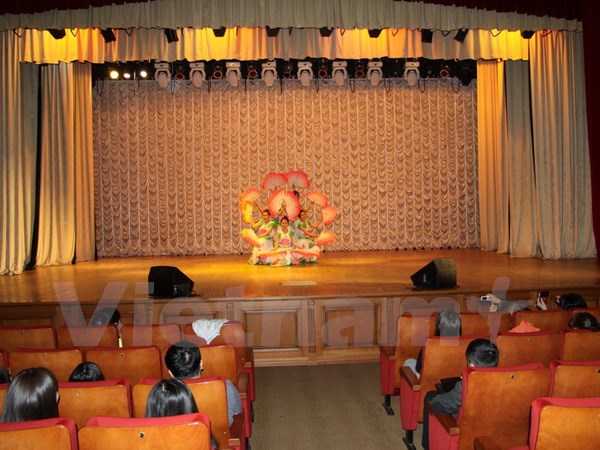 Vietnamese students attend Russian cultural festival Friendship without borders